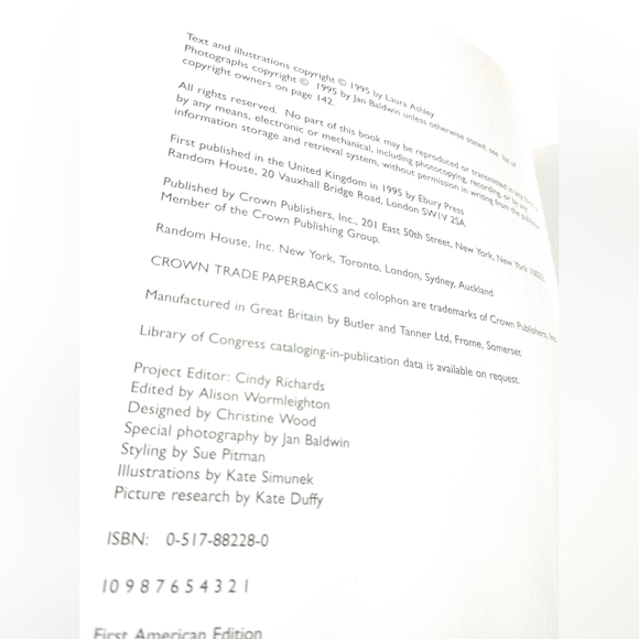 Laura Ashley Decorating With Paper and Paint Guide To Home Decorating Book - Picture 4 of 13